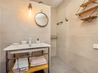 Izdavanje, kuća, 300m², Kostanjica, Kotor - image 24