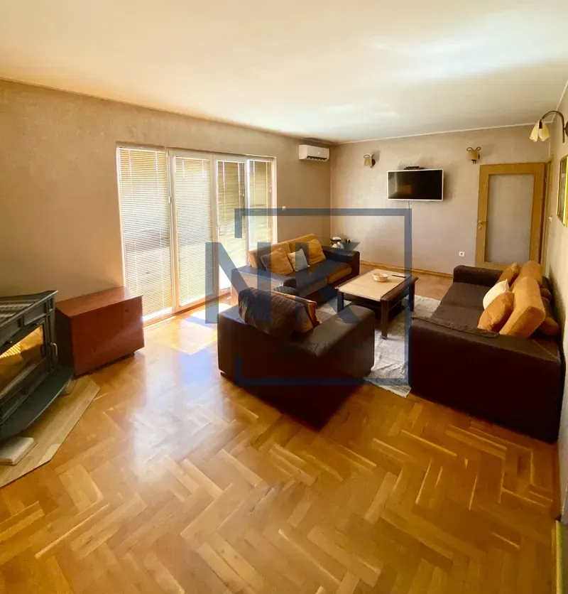Izdavanje, dvosoban stan, 90m², Tološi, Podgorica