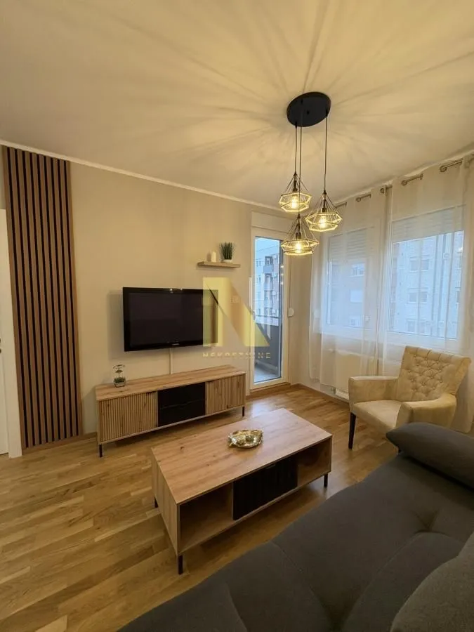 Izdavanje, jednosoban stan, 39m², Avijatičarsko naselje, Novi Sad Sve Podlokacije