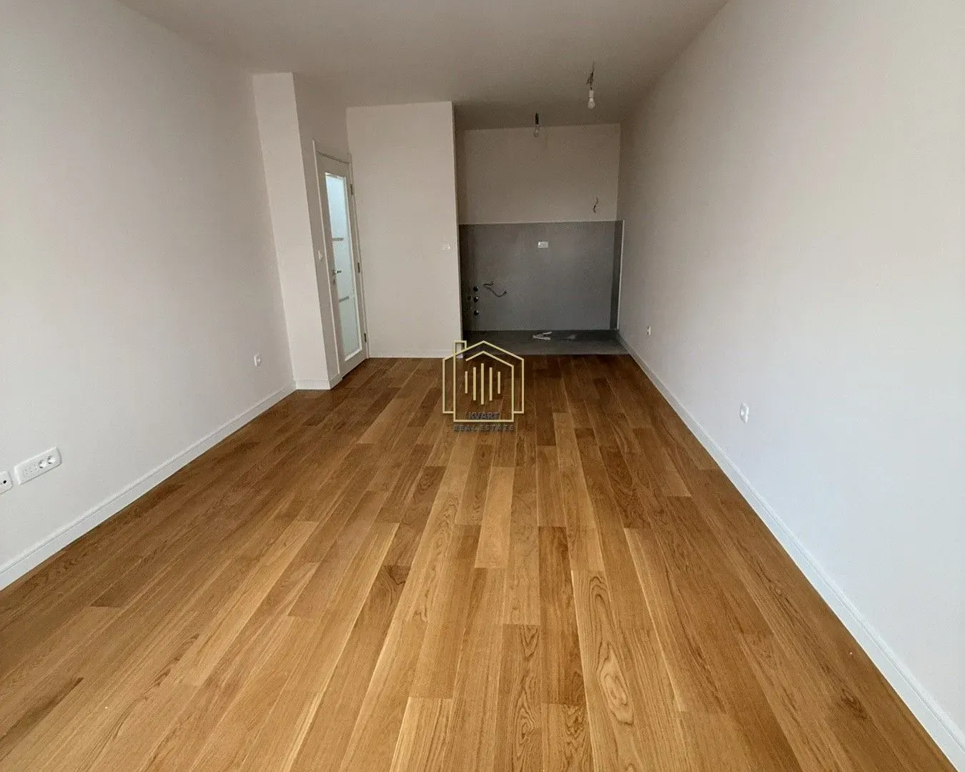 Izdavanje, jednosoban stan, 49m², Central Point, Podgorica