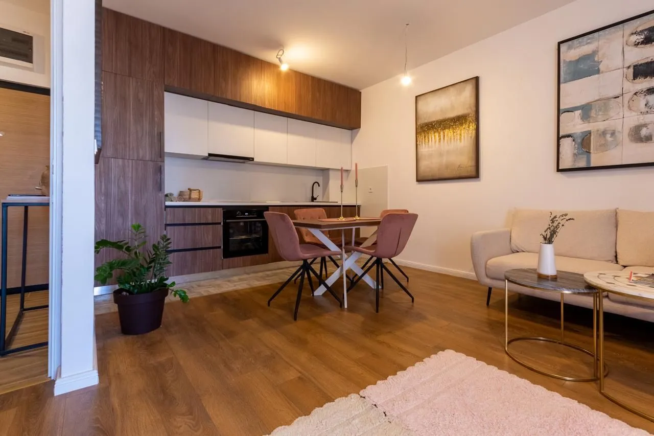 Izdavanje, jednosoban stan, 56m², Bijela, Herceg Novi