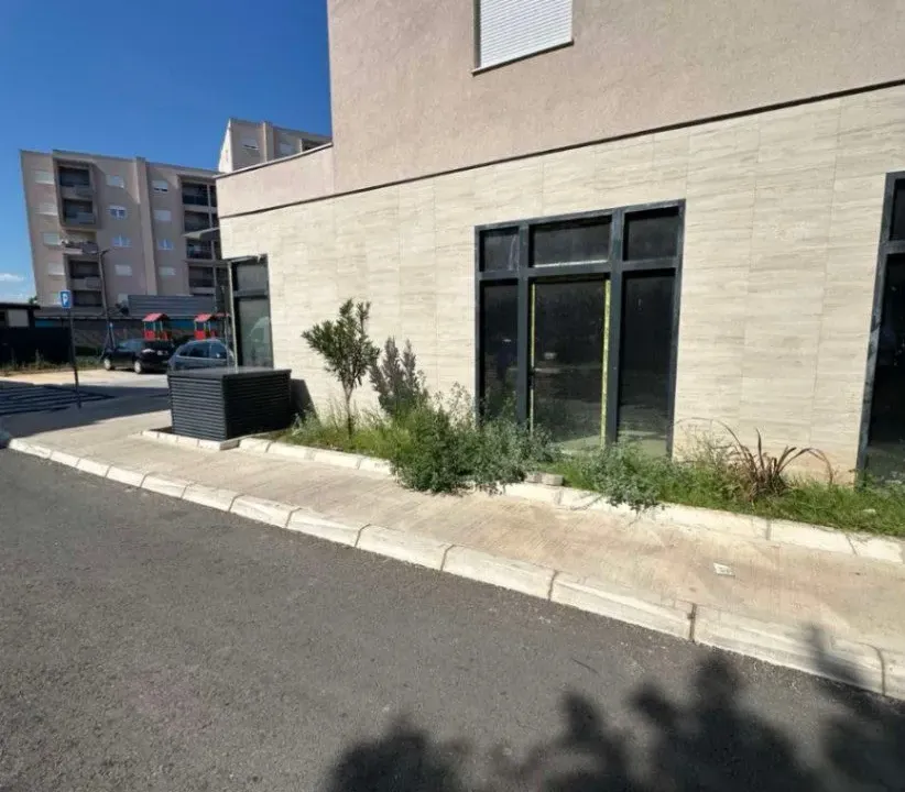 Izdavanje, poslovni prostor, 200m², Stari Aerodrom, Podgorica