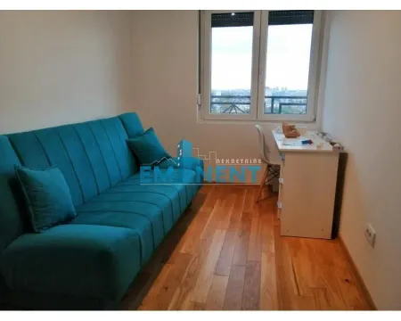 Living room with a turquoise sofa bed and a desk by the window. - image 7