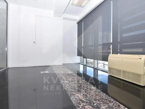 Izdavanje, poslovni prostor, 185m², Centar, Podgorica - image 9