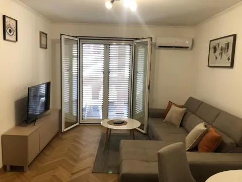 Rent, one bedroom apartment, 58m², Budva, Crna Gora - image 21