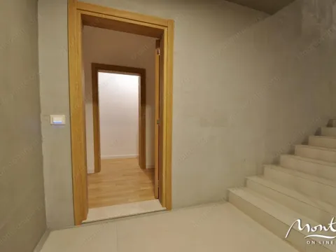 Sale, two bedroom apartment, 75m², Dobrota, Kotor - image 2