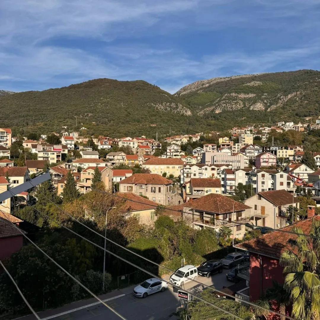 Prodaja, dvosoban stan, 68m², Centar, Tivat