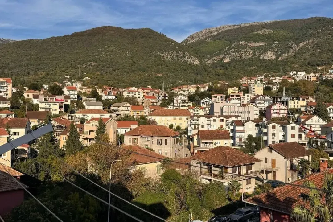 Prodaja, dvosoban stan, 68m², Centar, Tivat