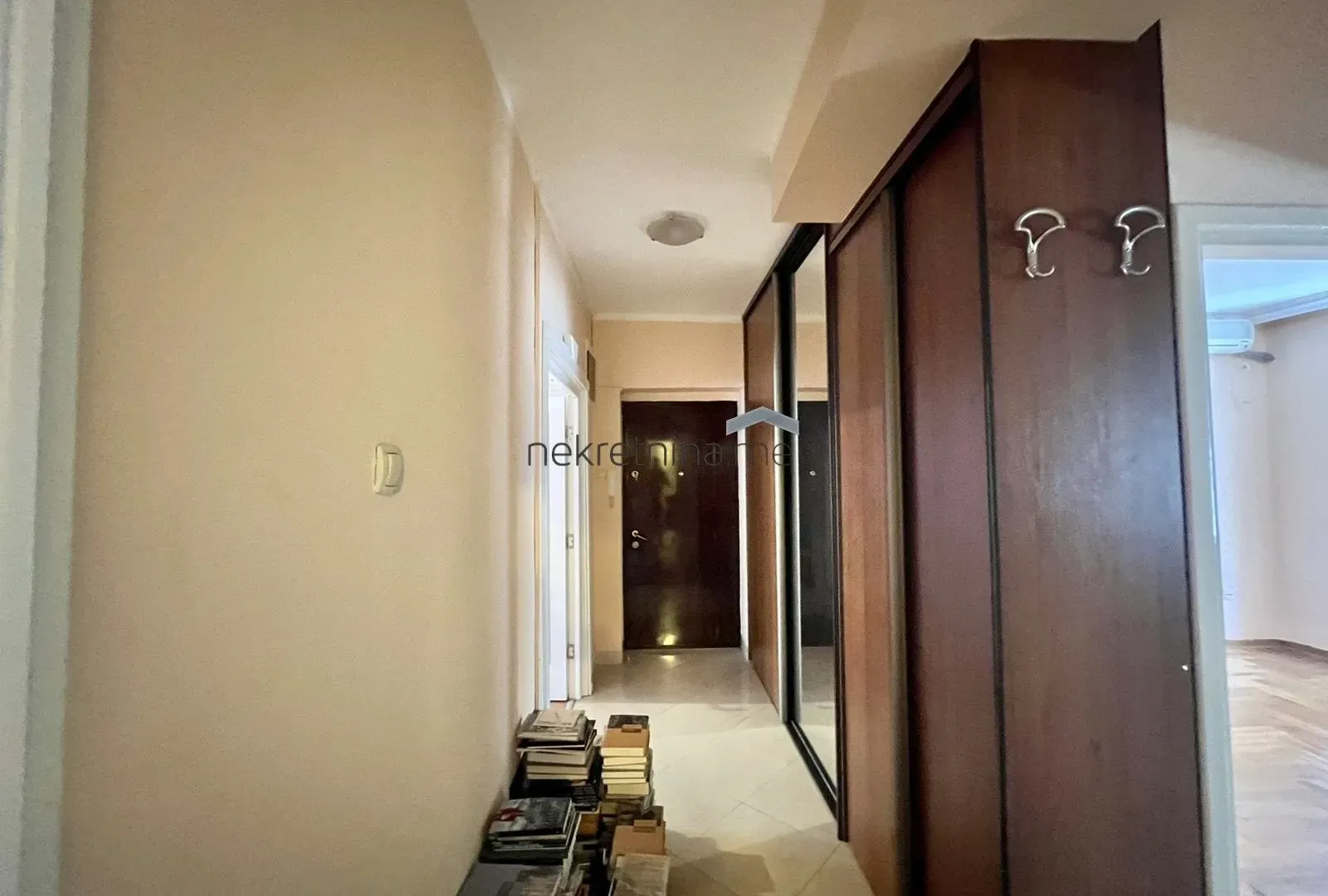 Izdavanje, dvosoban stan, 90m², Centar, Podgorica