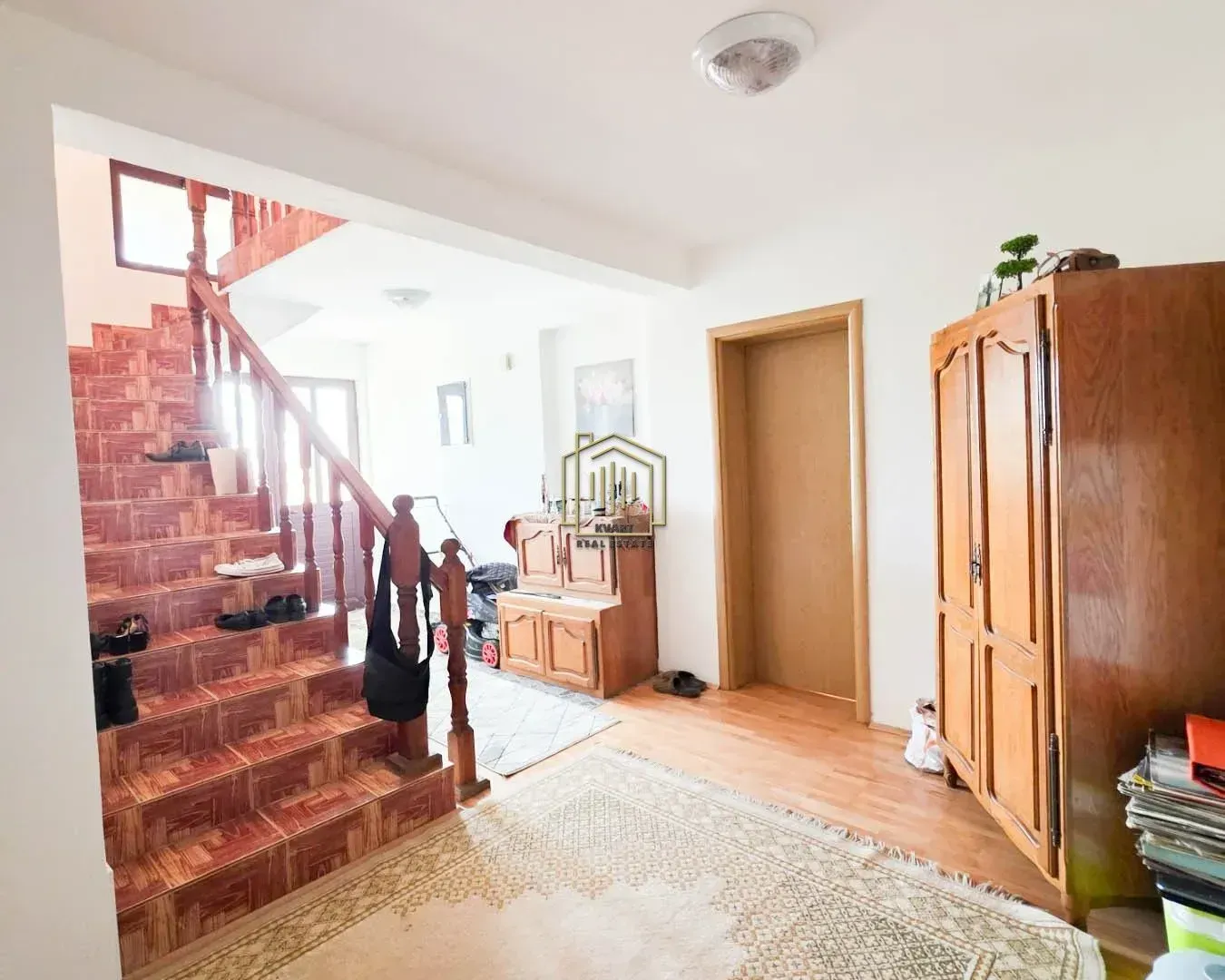 Prodaja, kuća, 350m², Zlatica, Podgorica