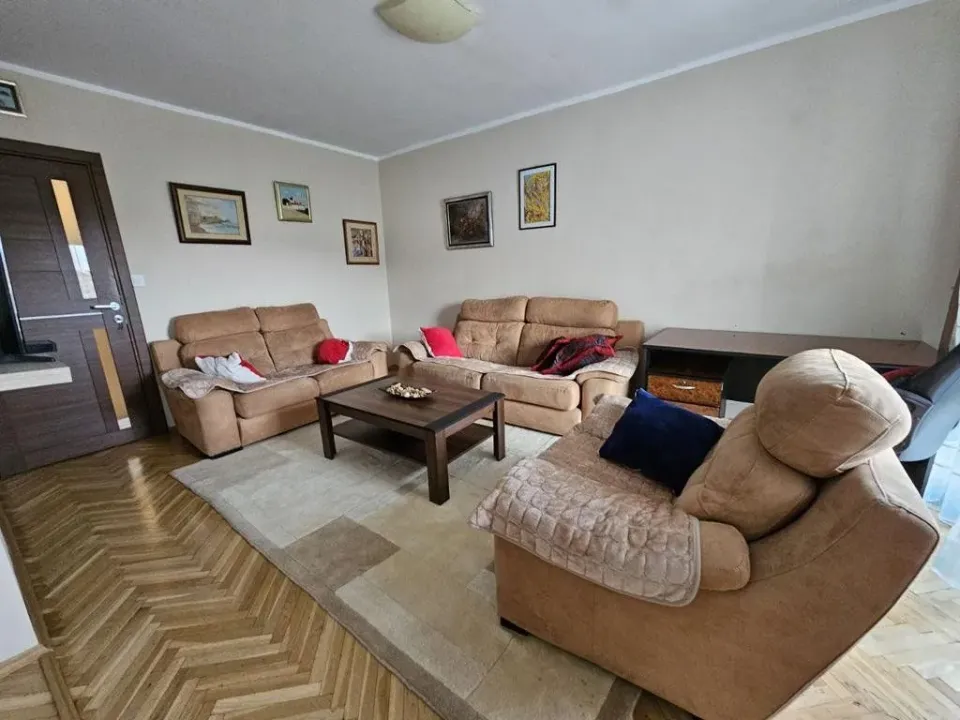 Izdavanje, dvosoban stan, 75m², Zabjelo, Podgorica