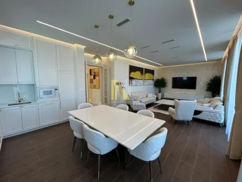 Izdavanje, četvorosoban stan, 116m², Novi Sad, Srbija - image 4