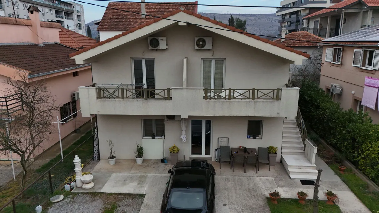 Prodaja, kuća, 226m², Blok 6, Podgorica
