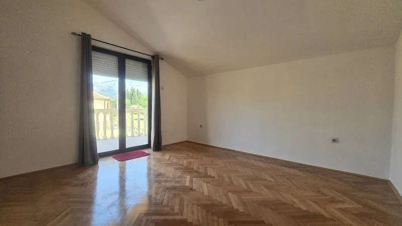 Sale, house, 319m², Zlatica, Podgorica