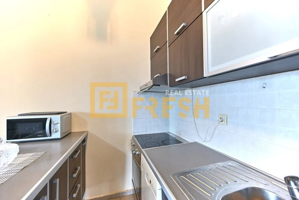 Izdavanje, jednosoban stan, 53m², Pobrežje, Podgorica
