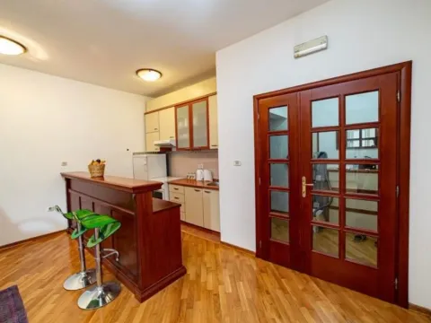 Izdavanje, jednosoban stan, 67m², Centar, Budva - image 6