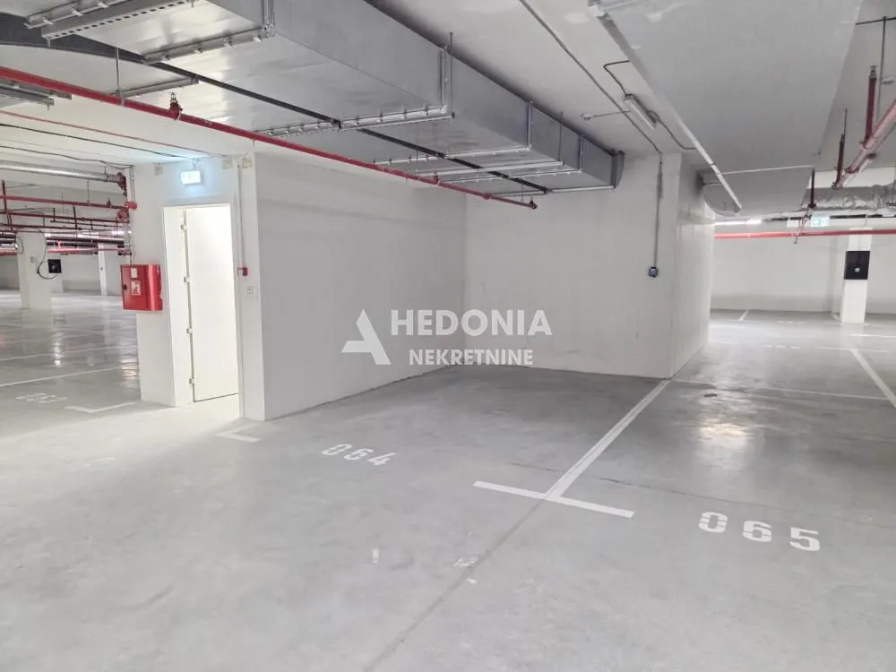 Izdavanje, trosoban stan, 110m², Savski Venac, Beograd