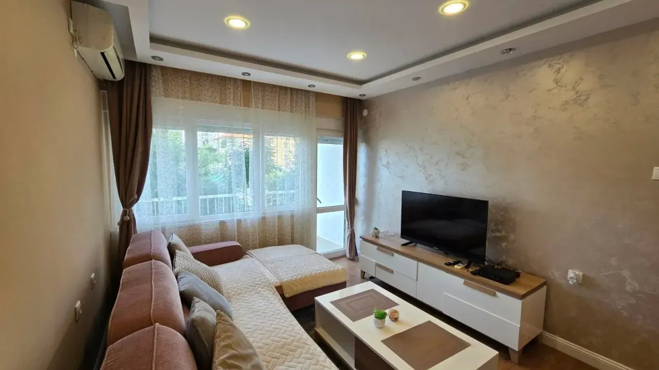 Izdavanje, stan, 75m², Tivat, Crna Gora