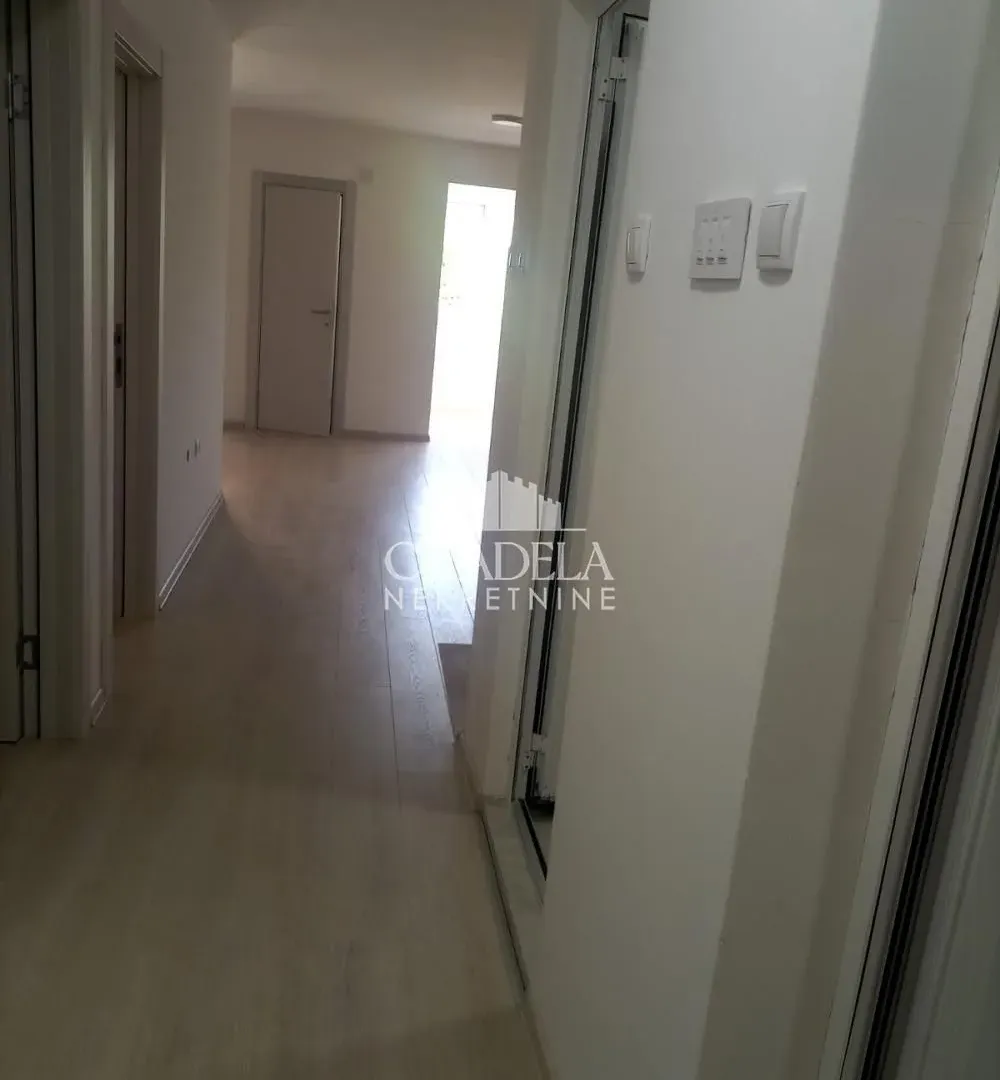 Prodaja, trosoban stan, 66m², Čukarica, Beograd