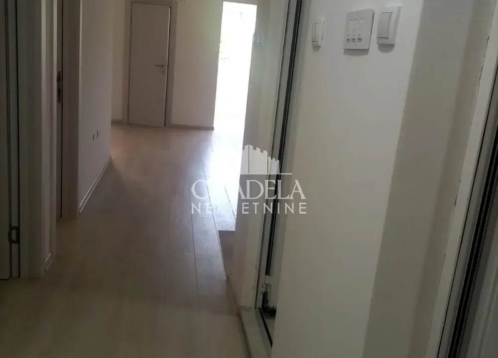 Prodaja, trosoban stan, 66m², Čukarica, Beograd