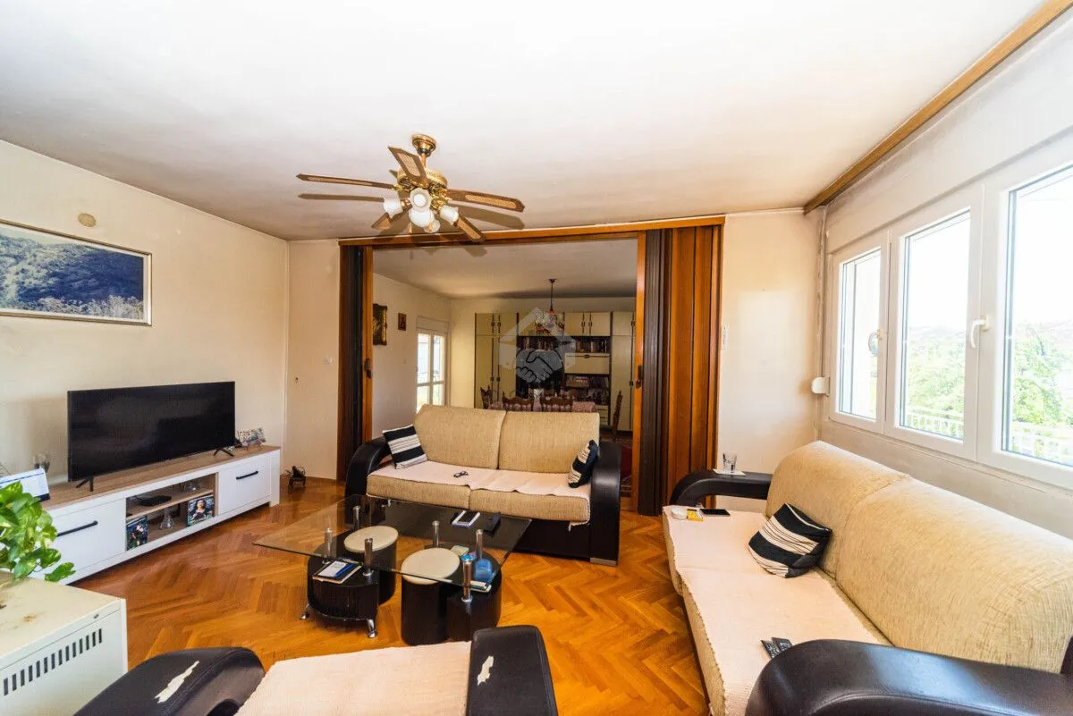 Sale, house, 320m², Zlatica, Podgorica
