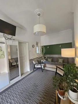 Dnevna soba sa garniturom, foteljama i tepihom. - image 16