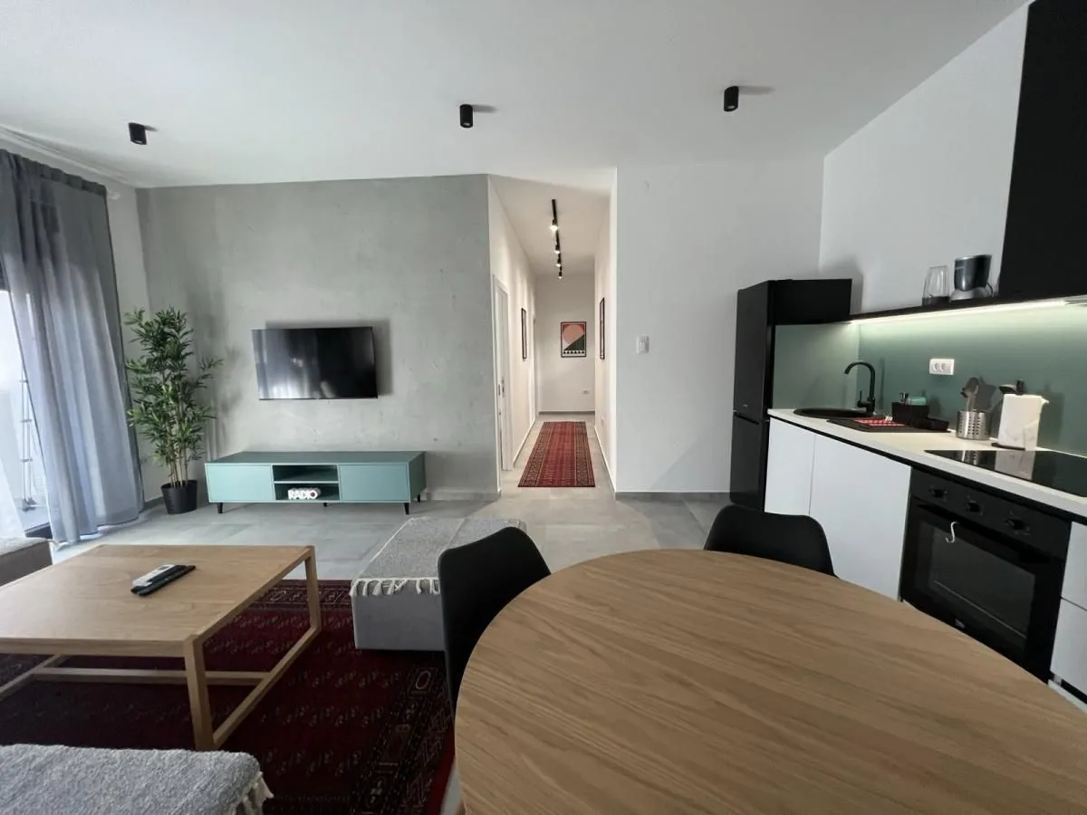 Izdavanje, dvosoban stan, 70m², Centar, Niš