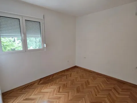 Izdavanje, dvosoban stan, 74m², Gintaš, Podgorica - image 2