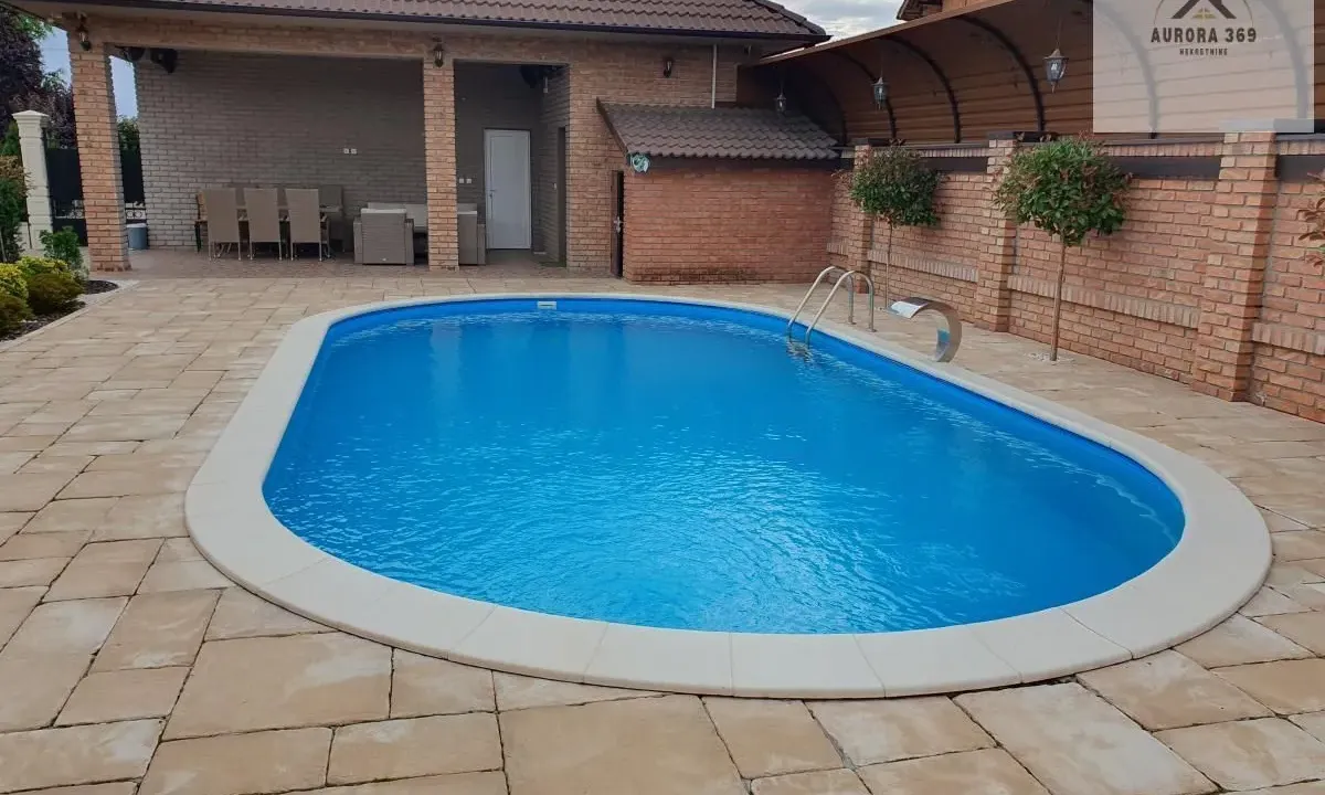 Prodaja, kuća, 215m², Ogar, Pećinci