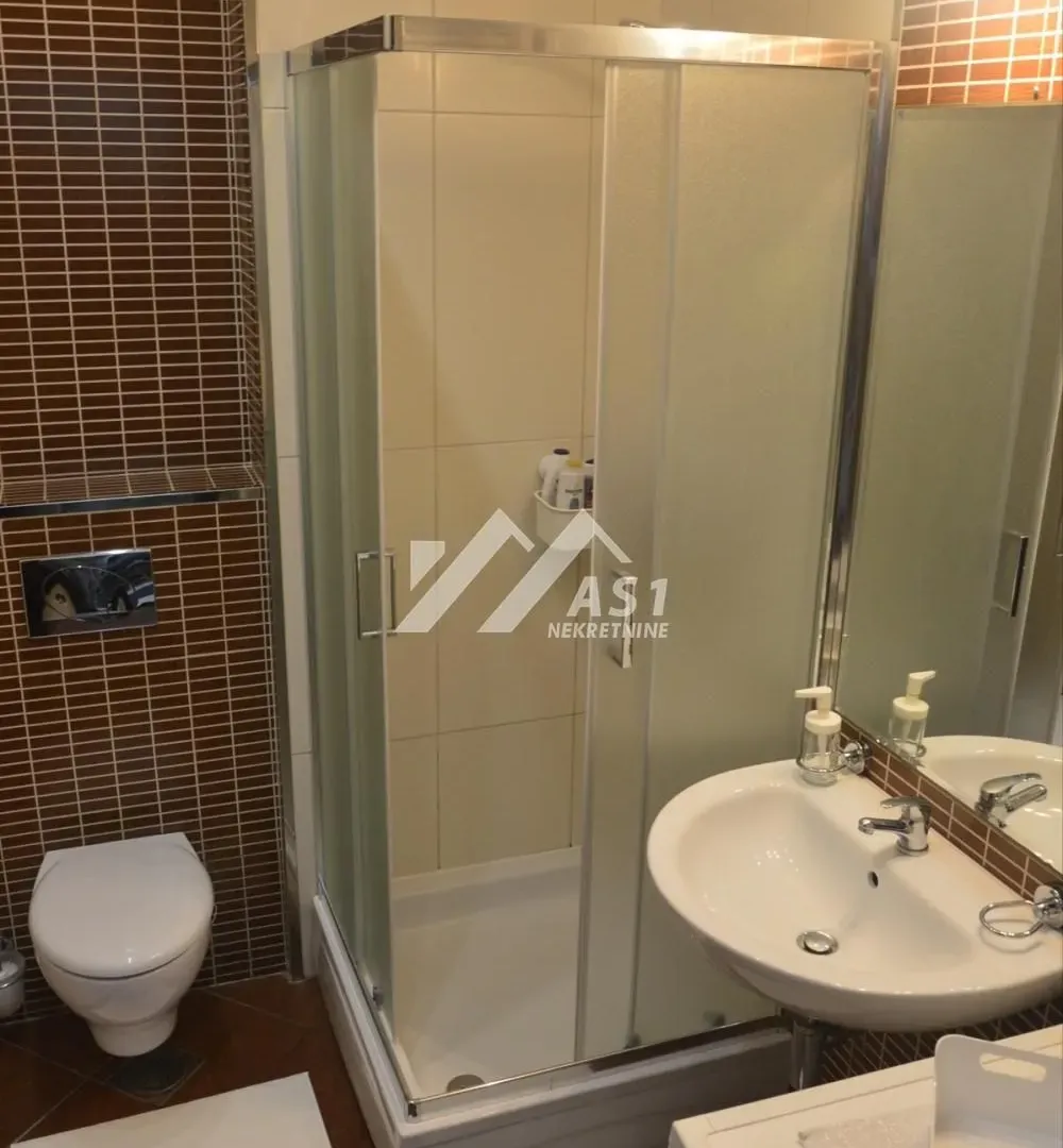 Izdavanje, jednosoban stan, 35m², Bulevar Oslobodjenja, Novi Sad Sve Podlokacije