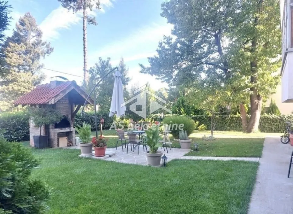 Prodaja, četvorosoban stan, 140m², Savski Venac, Beograd