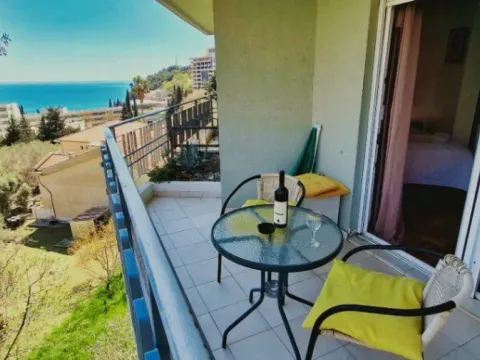 Izdavanje, garsonjera, 32m², Bečići, Budva - image 3