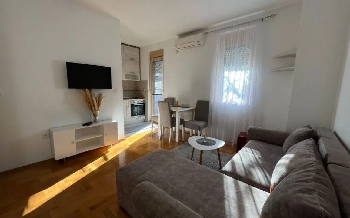 Izdavanje, jednosoban stan, 36m², Stari Aerodrom, Podgorica