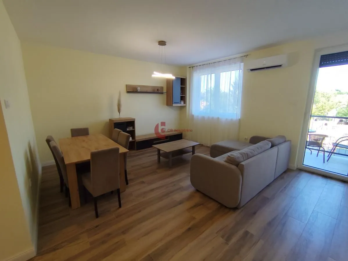 Izdavanje, dvosoban stan, 48m², Centar, Subotica