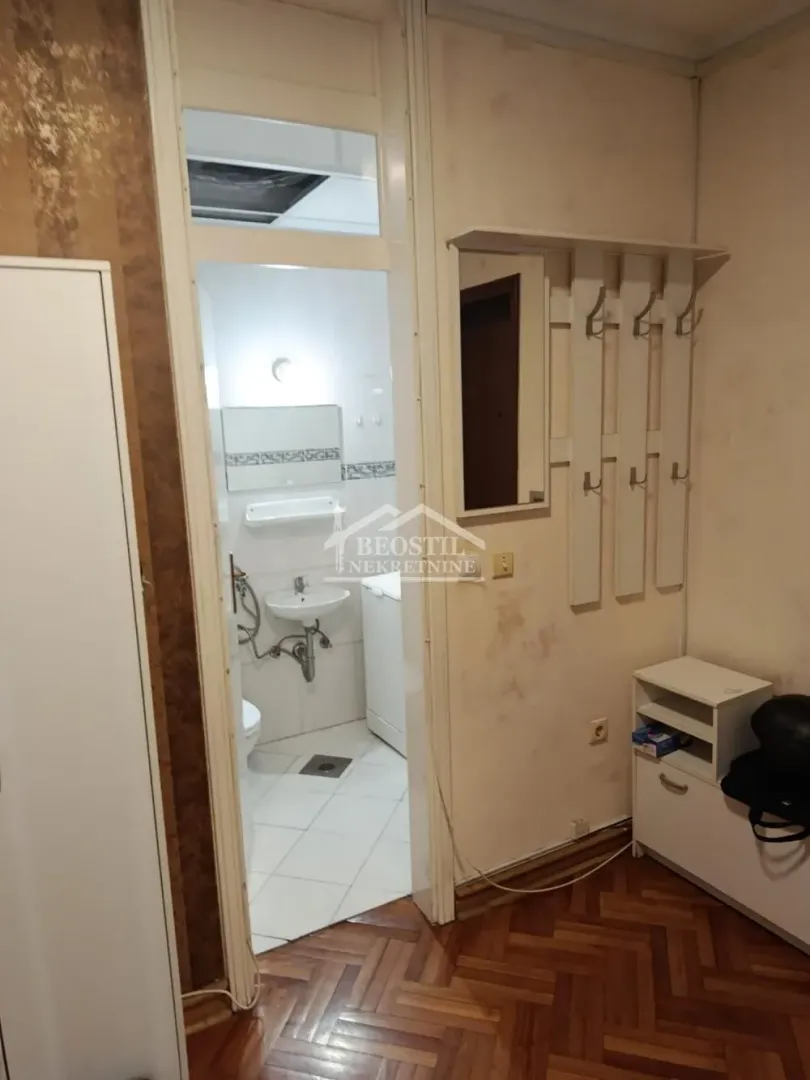 Rent, four bedroom apartment, 161m², Voždovac Sve Podlokacije, Beograd