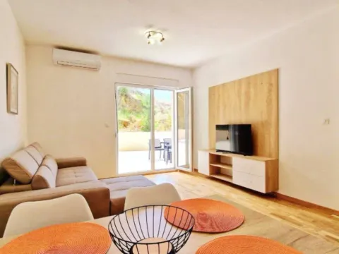 Sale, one bedroom apartment, 70m², Bečići, Budva - image 5