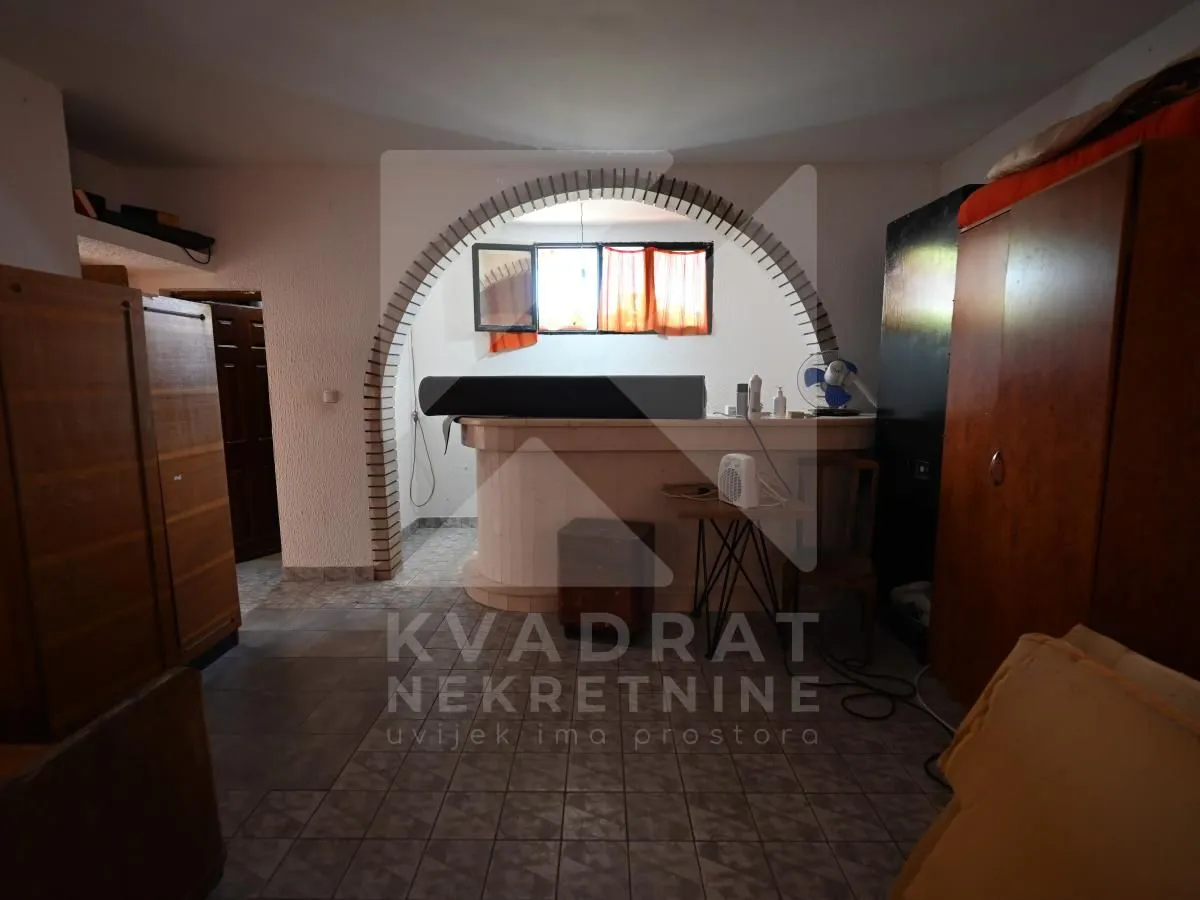 Prodaja, kuća, 370m², Stari Aerodrom, Podgorica