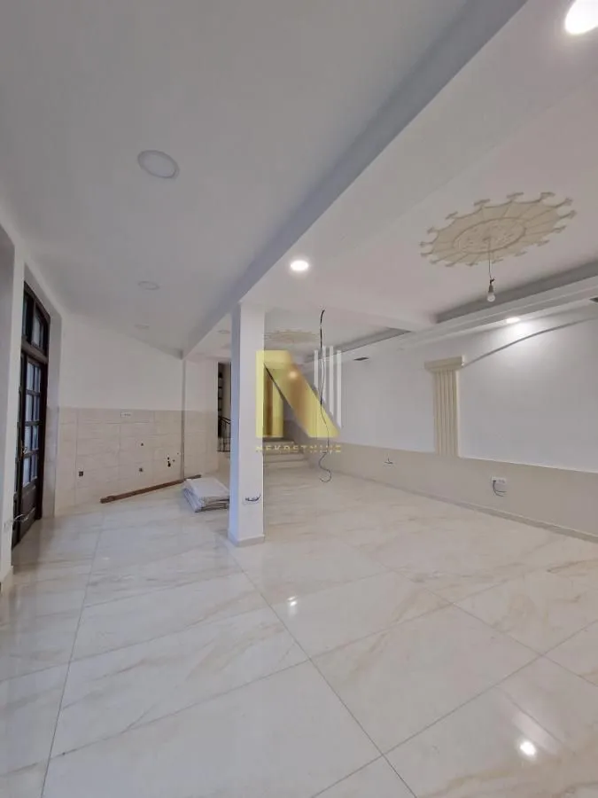 Rent, office space, 950m², Adamovićevo Naselje, Novi Sad Sve Podlokacije