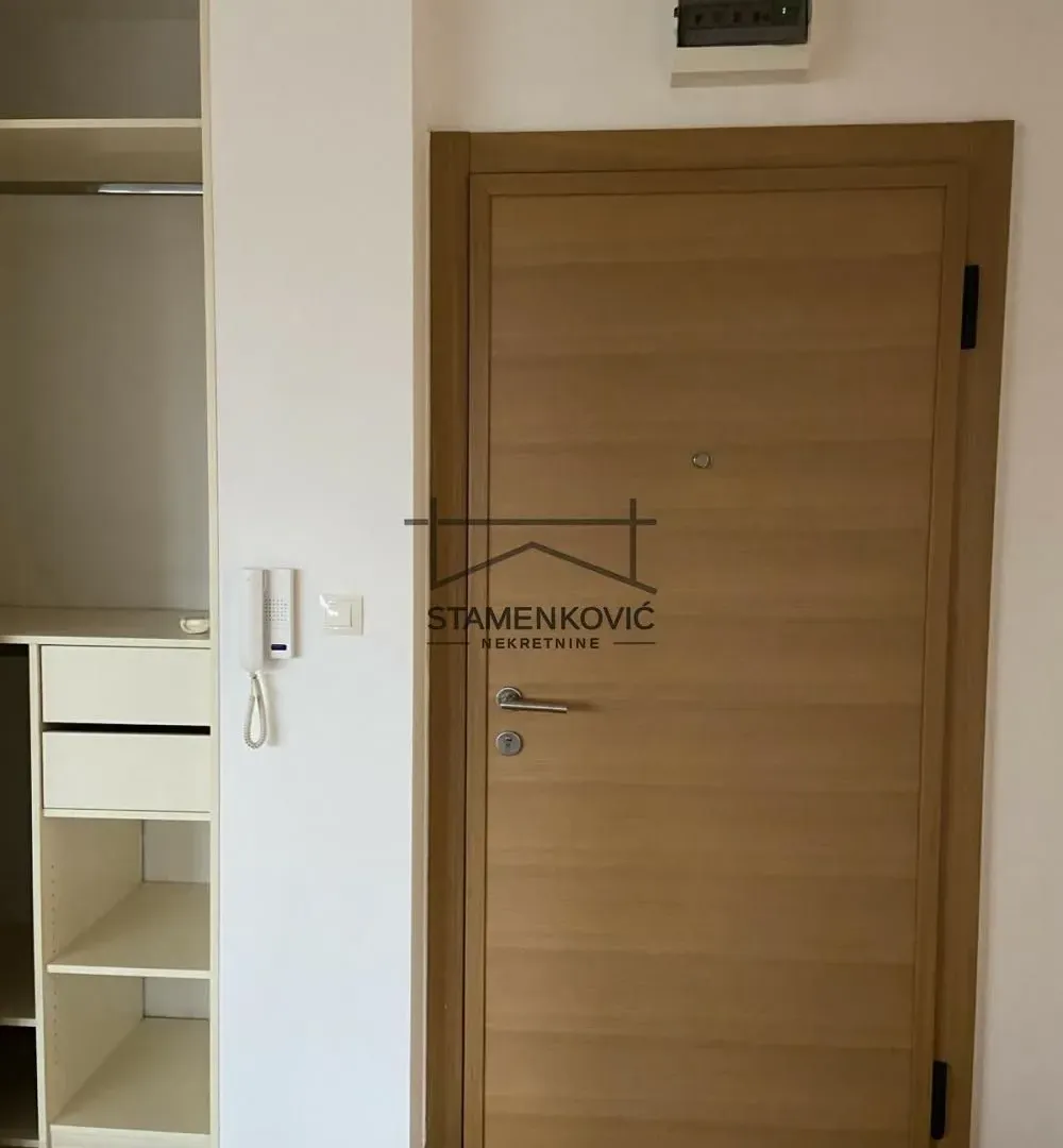 Izdavanje, dvosoban stan, 62m², Centar, Novi Sad
