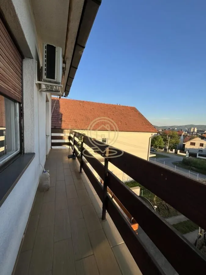 Prodaja, trosoban stan, 106m², Aerodrom, Kragujevac