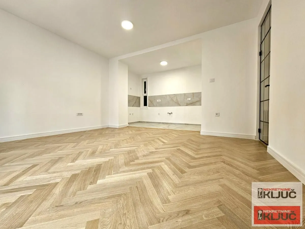 Prodaja, četvorosoban stan, 112m², Centar, Novi Sad
