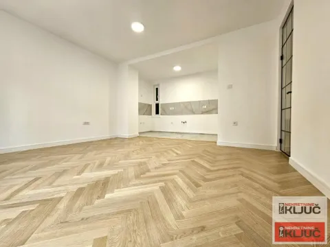 Prodaja, četvorosoban stan, 112m², Centar, Novi Sad - image 2