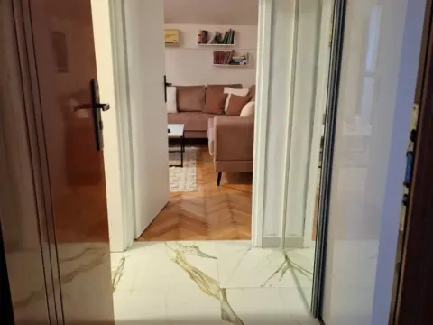 Izdavanje, garsonjera, 30m², Malo Brdo, Podgorica - image 2