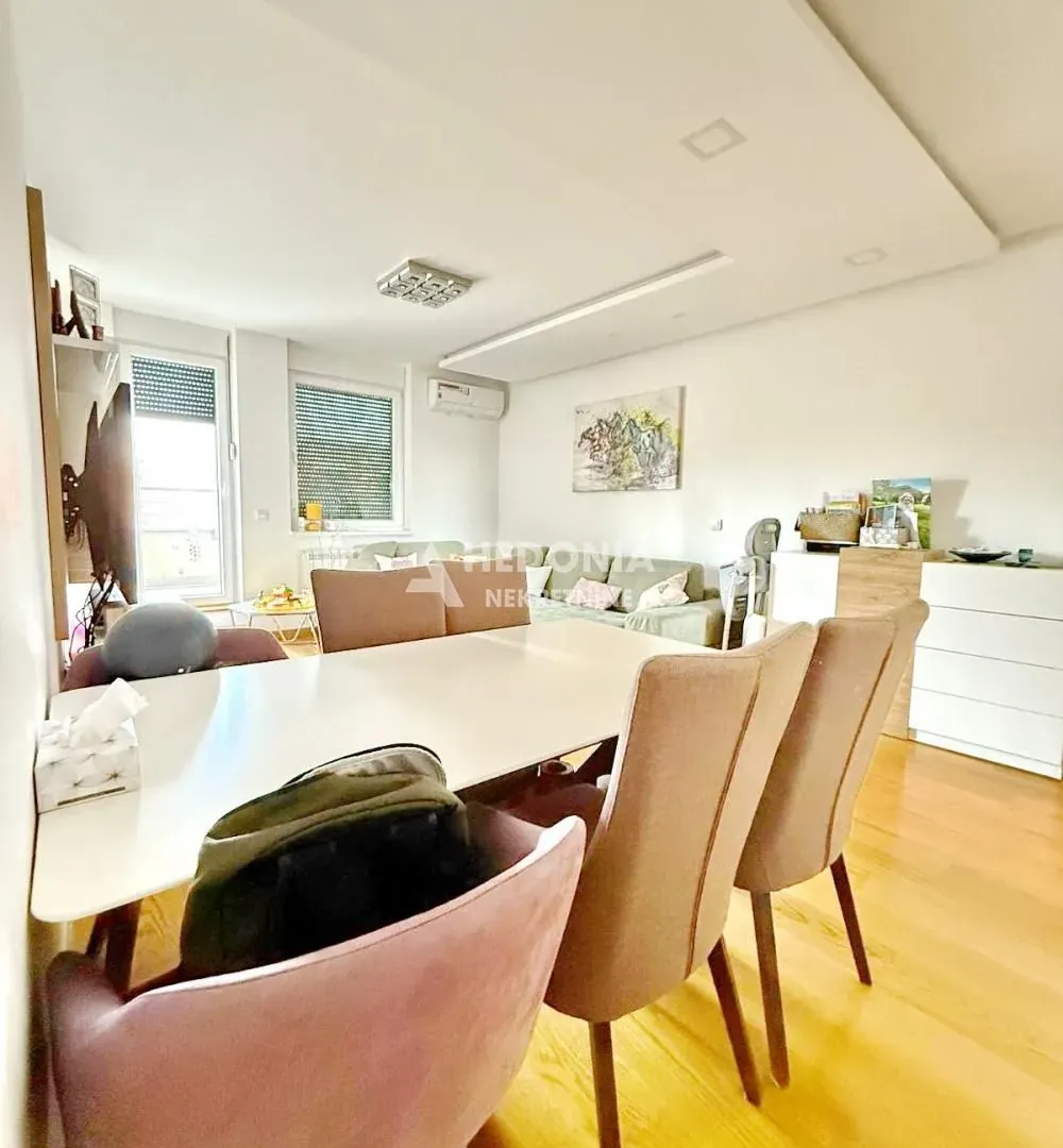 Prodaja, četvorosoban stan, 98m², Zemun Sve Podlokacije, Beograd