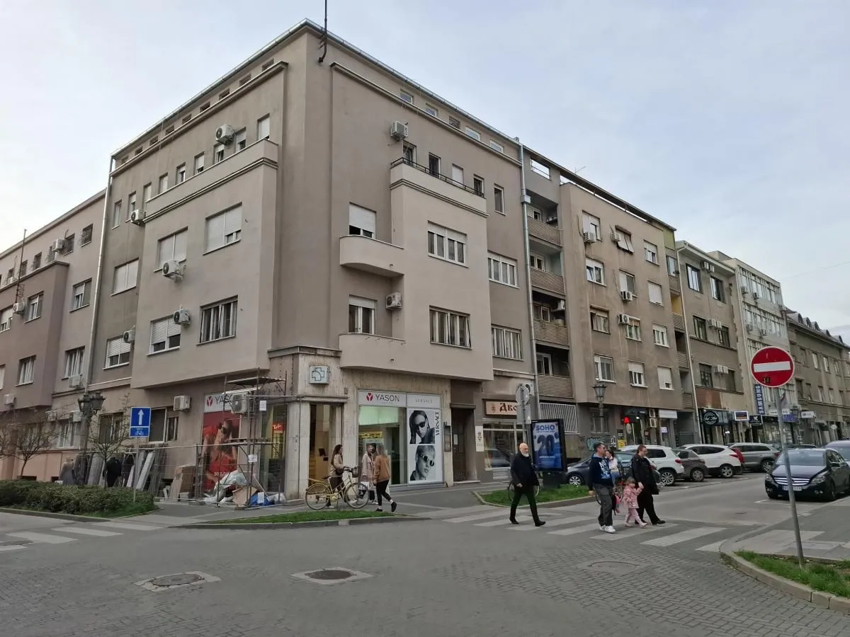 Izdavanje, trosoban stan, 122m², Centar, Novi Sad