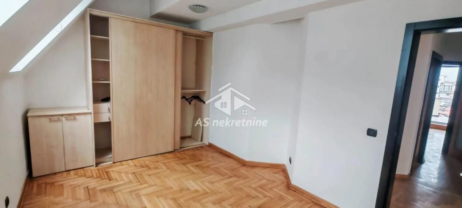 Prodaja, stan, 207m², Kalenić Pijaca, Vračar Sve Podlokacije