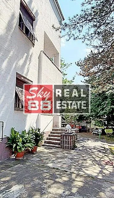 Prodaja, kuća, 401m², Zemun Kalvarija, Zemun Sve Podlokacije