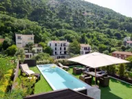 Izdavanje, kuća, 400m², Centar, Budva - image 1