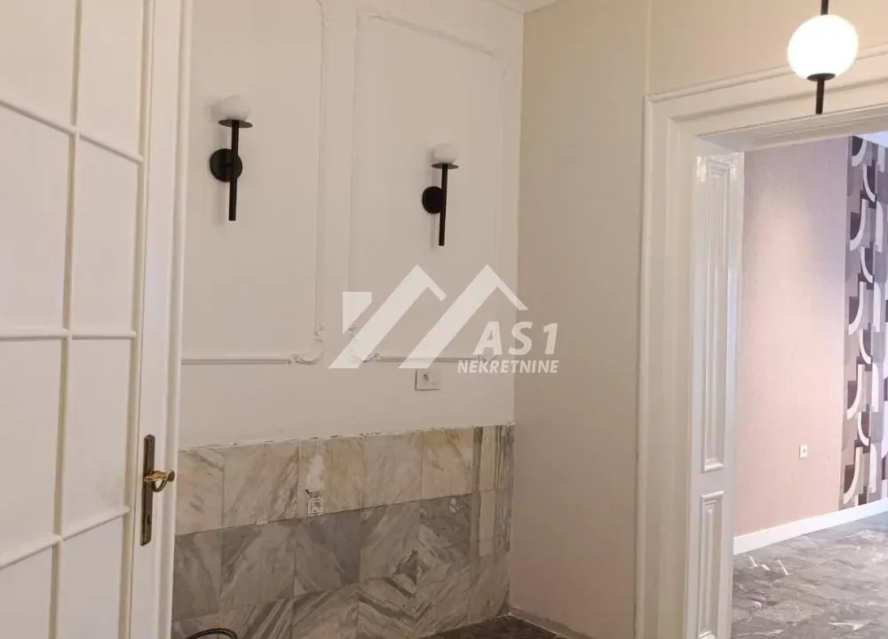 Izdavanje, poslovni prostor, 30m², Centar, Novi Sad