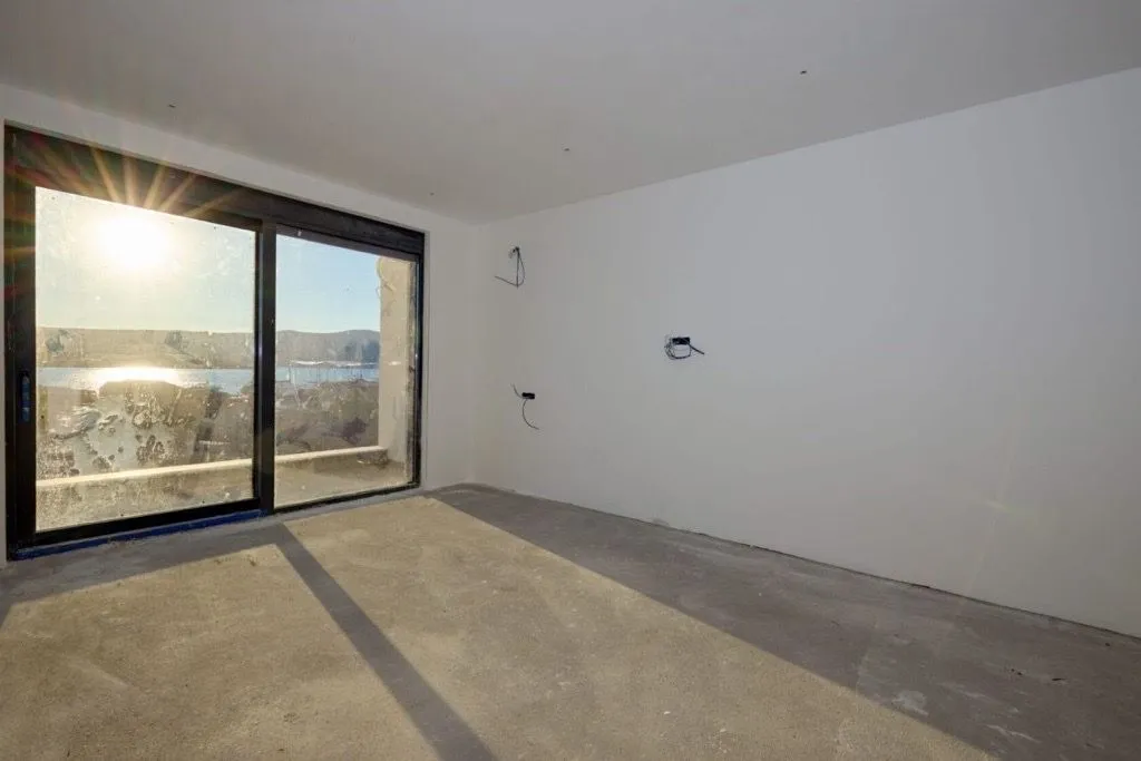Prodaja, dvosoban stan, 93m², Centar, Tivat